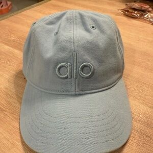 ALO Yoga denim light Blue hat